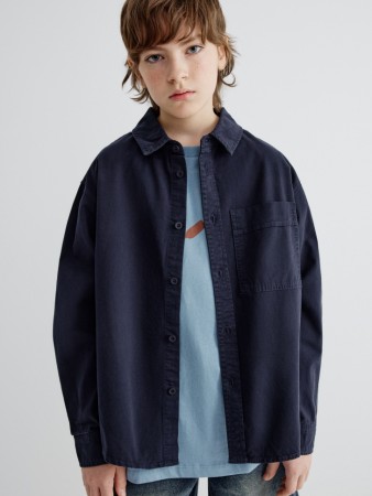 хлопковая рубашка оверсайз для мальчиков фотография