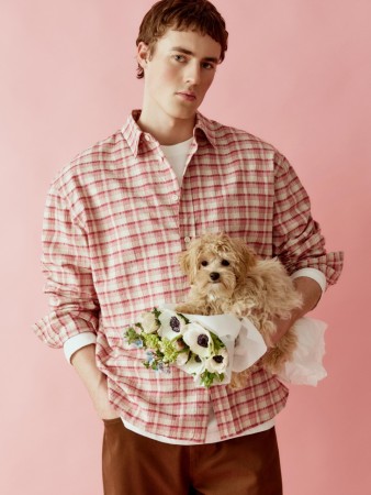 хлопковая рубашка оверсайз в клетку фотография