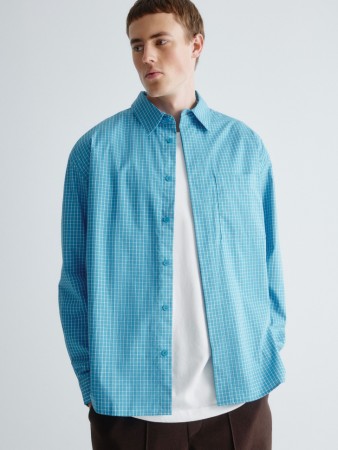 хлопковая рубашка в клетку фотография