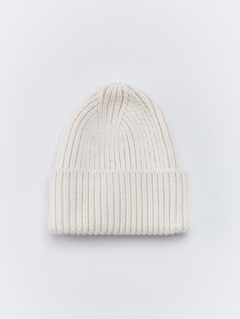 хлопковая шапка-бини крупной вязки фотография