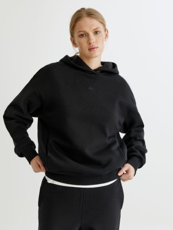 худи с небольшой вышивкой фотография