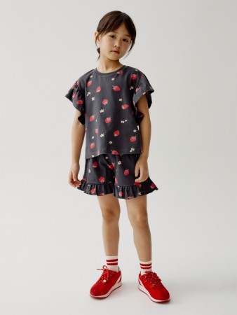 комплект из футболки и шорт для девочек фотография