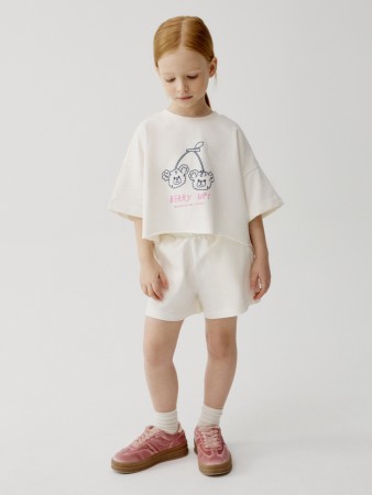 комплект из футболки и шорт для девочек фотография