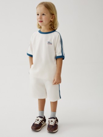 комплект из футболки и шорт для мальчиков фотография