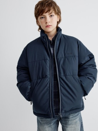 короткая демисезонная куртка с вышивкой для мальчиков фотография