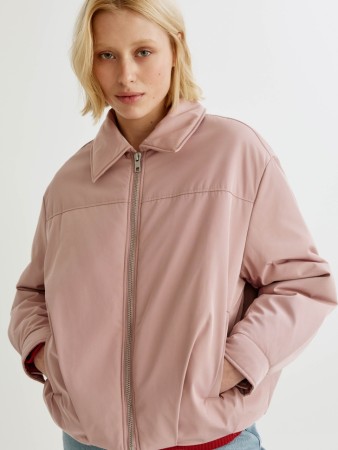 короткая куртка с воротником - женская верхняя одежда с манжетами 