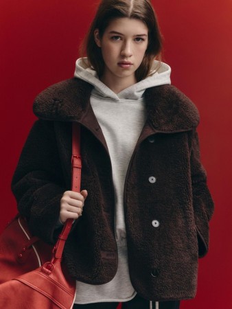 короткая меховая дубленка оверсайз из линейки  young - верхняя одежда для старшеклассников