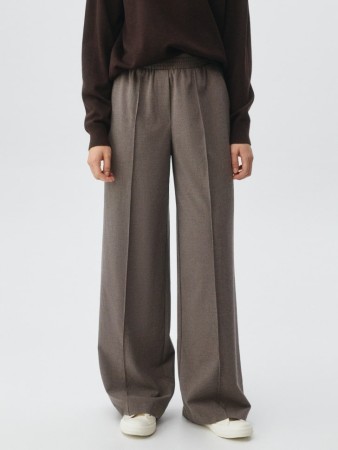 костюмные брюки на резинке фотография