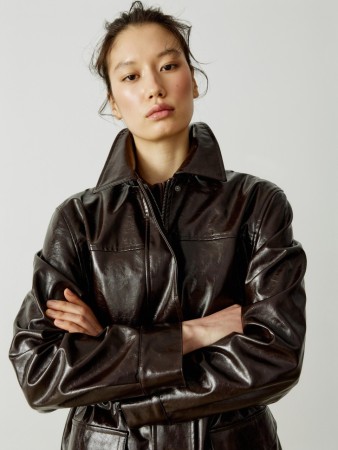 куртка из искусственной кожи фотография