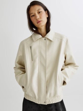 куртка оверсайз из экокожи фотография