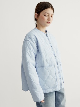 легкая стеганая куртка из нейлона для девочек фотография