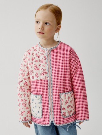 легкая стеганая куртка в стиле пэчворк для девочек фотография