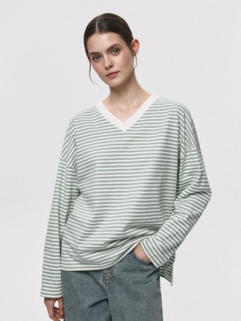 лонгслив anna oversize fit с треугольным вырезом - женская одежда, обувь и аксессуары свободная 