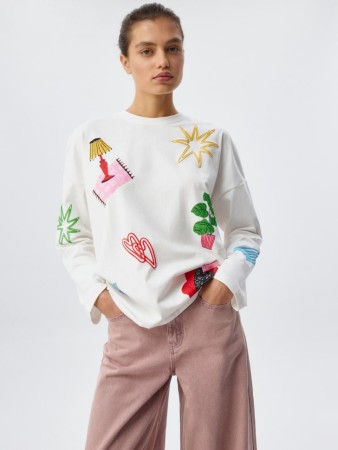 лонгслив оверсайз с пафф-принтом и патчем фотография