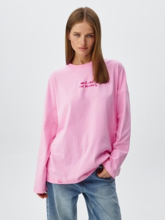 лонгслив оверсайз с пушистым флок-принтом и патчем фотография