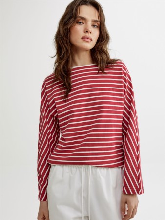 лонгслив в полоску прямого кроя фотография