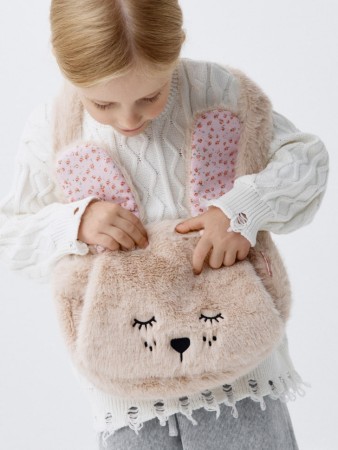 меховая сумка-муфта для девочек фотография