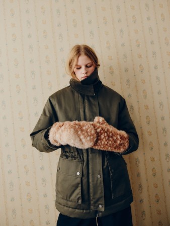 меховые варежки из линейки  young фотография