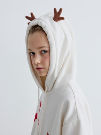 новогоднее худи с рогами оленя на капюшоне для девочек фотография