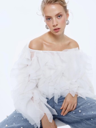 объемный топ с воланами из органзы фотография