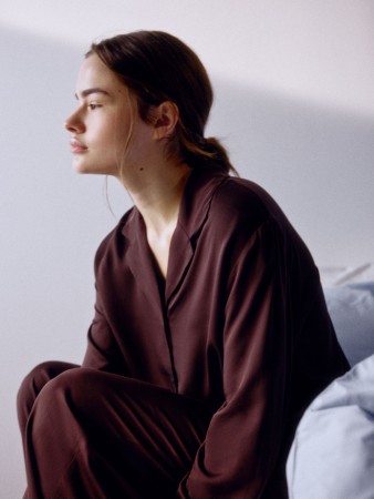 пижамная рубашка из струящейся вискозы фотография