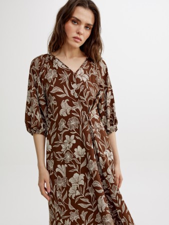 платье миди с объемными рукавами и поясом фотография