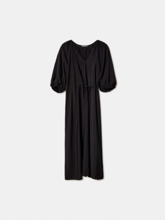 платье миди с объемными рукавами и поясом фотография