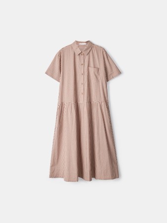 платье-рубашка миди в клетку фотография