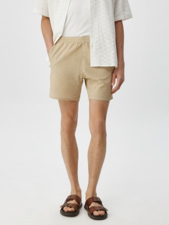 пляжные шорты в полоску фотография