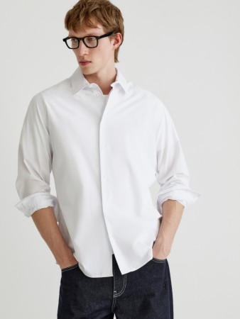 приталенная рубашка из поплина фотография