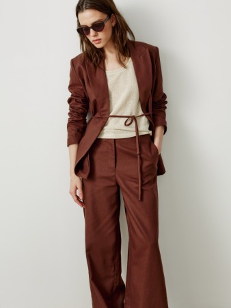 прямые брюки из смесового хлопка и льна фотография