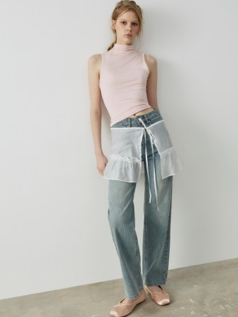 прямые джинсы из фактурного денима из линейки  young фотография