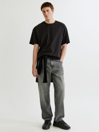 прямые джинсы со средней посадкой фотография