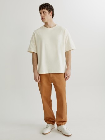 прямые джинсы со средней посадкой фотография