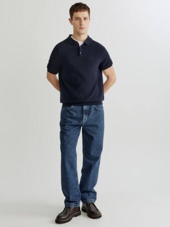 прямые джинсы со средней посадкой фотография