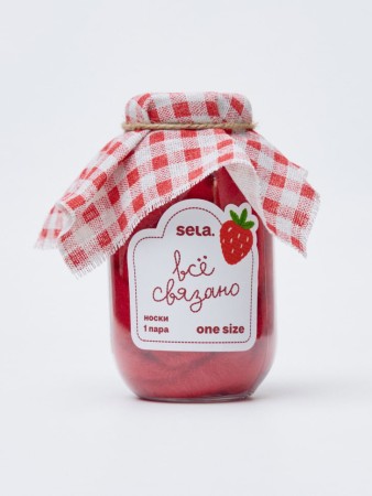 пушистые новогодние носки в упаковке фотография