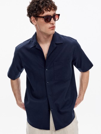 рубашка из хлопка и льна фотография