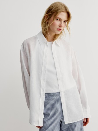 рубашка оверсайз из тонкого льна фотография