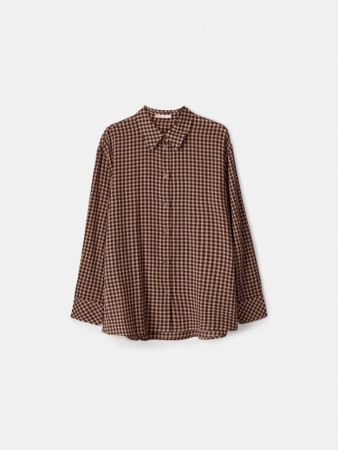 рубашка оверсайз из вискозы и хлопка в клетку фотография