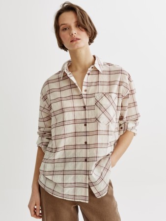 рубашка оверсайз в клетку из жатой ткани фотография