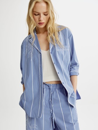 рубашка оверсайз в полоску с вышивкой из смесового хлопка - женская одежда, обувь и аксессуары хлопковая 