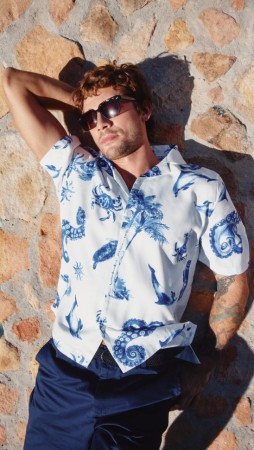 рубашка с коротким рукавом и принтом фотография