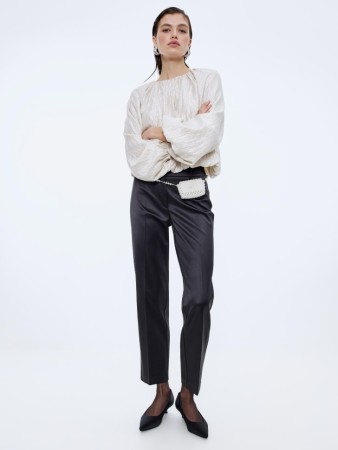 сатиновые укороченные брюки фотография