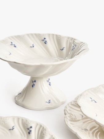 сервировочное блюдо из фарфора фотография