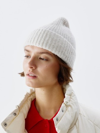 шапка-бини с содержанием шерсти альпаки фотография