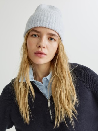 шапка-бини с содержанием шерсти альпаки фотография