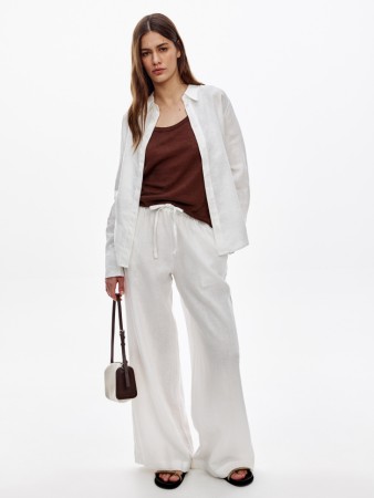 широкие брюки из 100% льна фотография