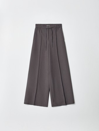 широкие брюки из костюмной ткани фотография