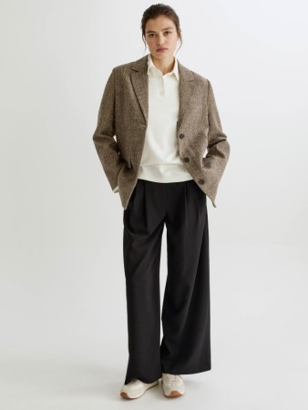 широкие брюки из костюмной ткани - женская одежда с вытачками 