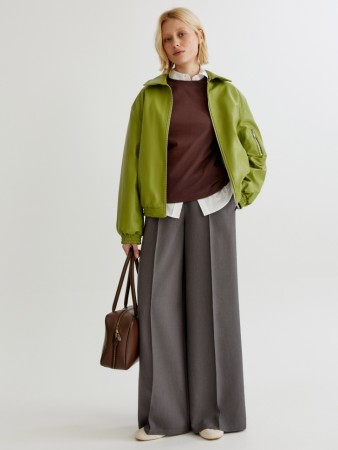 широкие брюки из костюмной ткани фотография